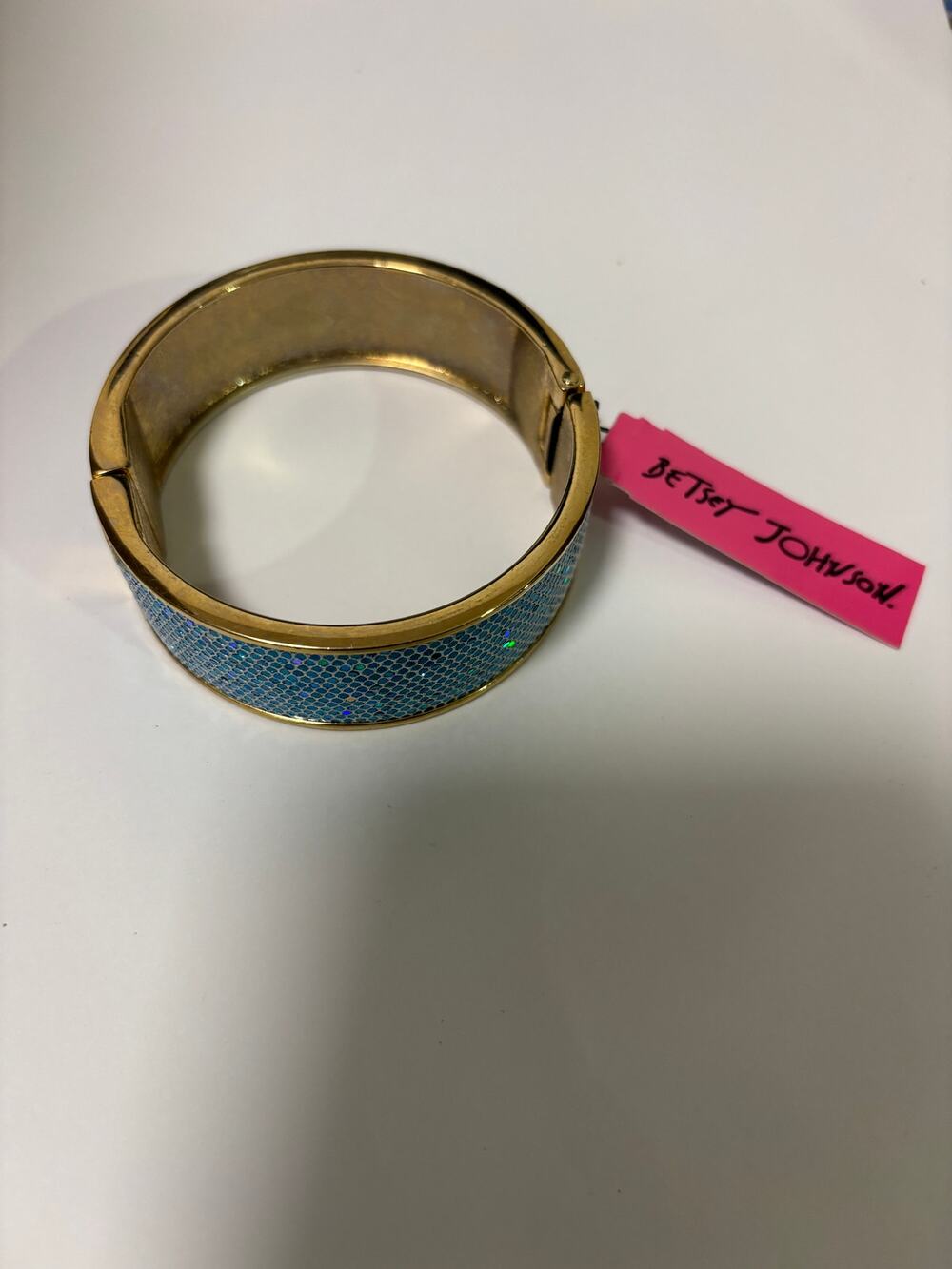 Betsey Johnson Hinged Bangle Bracelet Gold Tone & Blue New